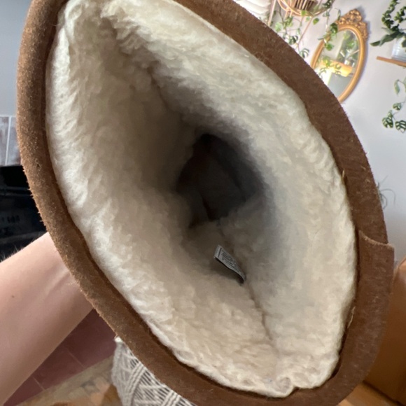 BearPaw quilted, tall boots size 8 - Picture 3 of 14